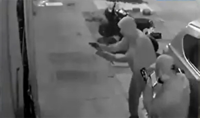 Rímac: extorsionadores disparan y dejan carta extorsiva en casa equivocada