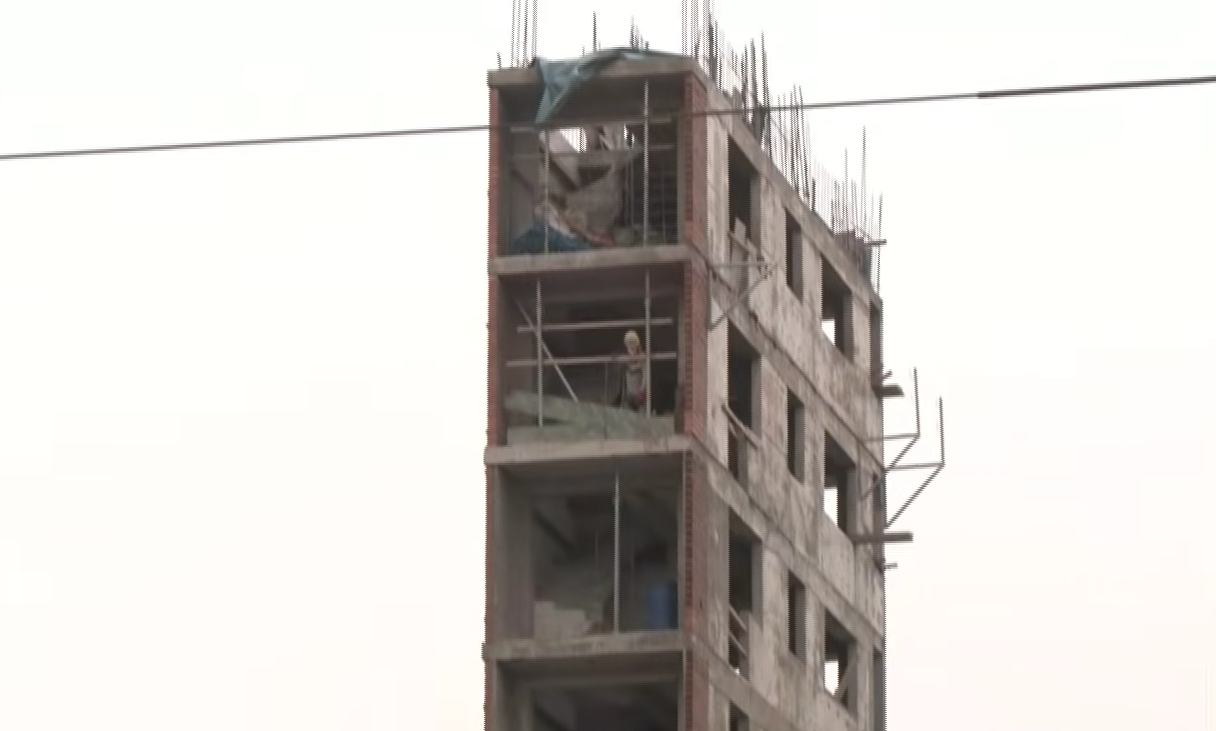 Callao: denuncian construcción de edificio de 11 pisos en estructura angosta