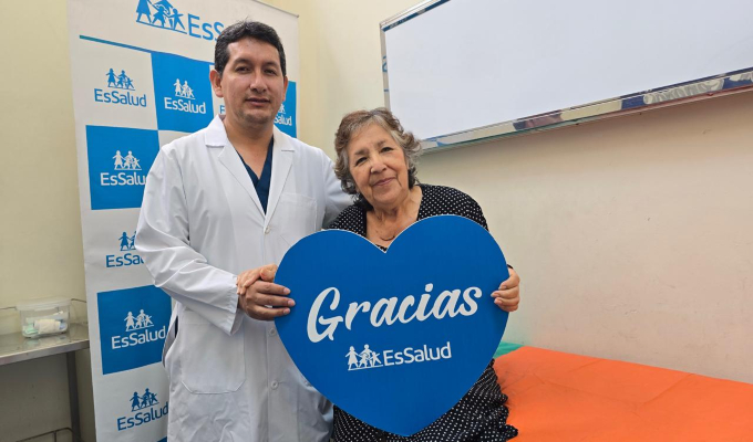 EsSalud salva a octogenaria tras extraer y reconstruir seis órganos en una sola cirugía