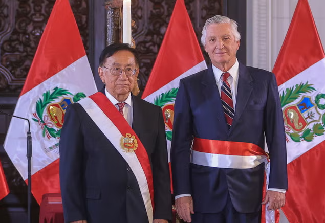 José María Balcázar toma juramento a Carlos Pareja Ríos como nuevo canciller