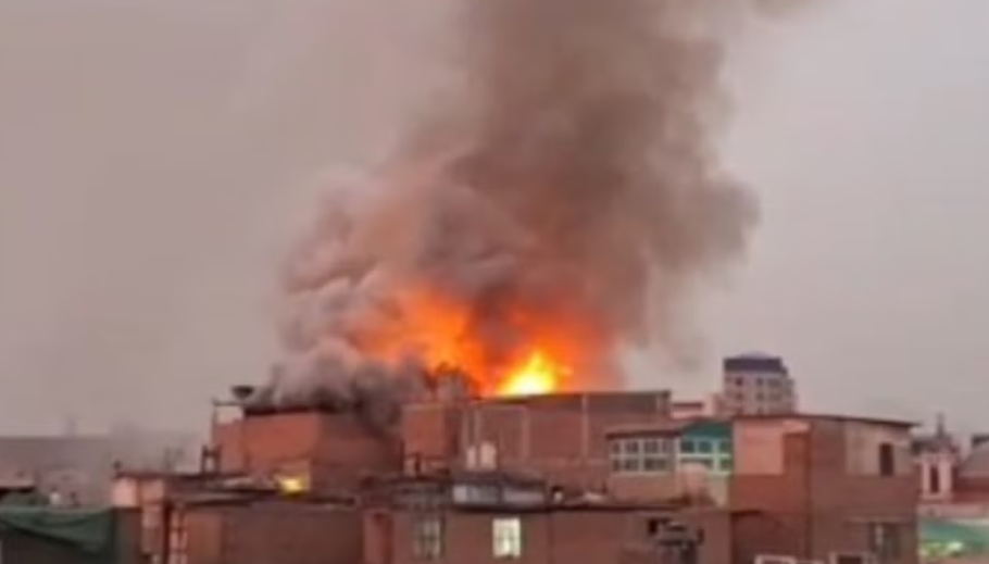 Barrios Altos: voraz incendio consume edificio de cinco pisos