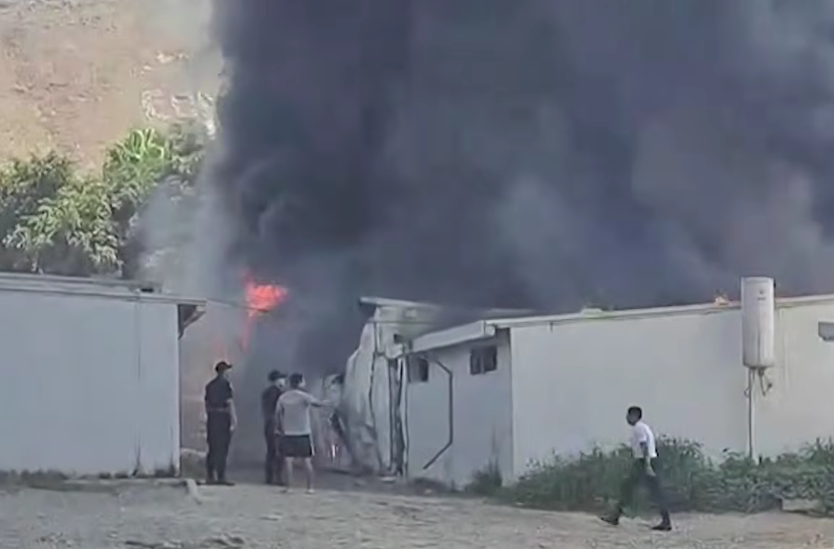 Incendio afecta escuela de la PNP en Puente Piedra