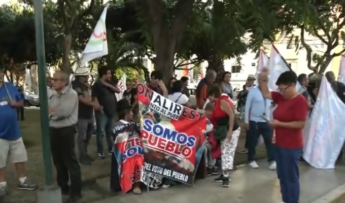 Ciudadanos protestan en exteriores del Jurado Nacional de Elecciones