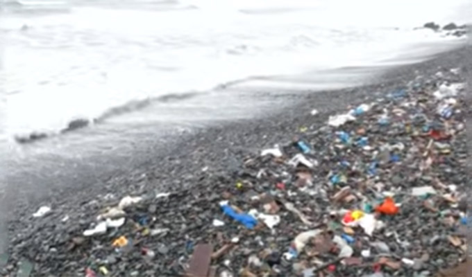 Miraflores: inusual aparición de residuos y basura en playas de la Costa Verde