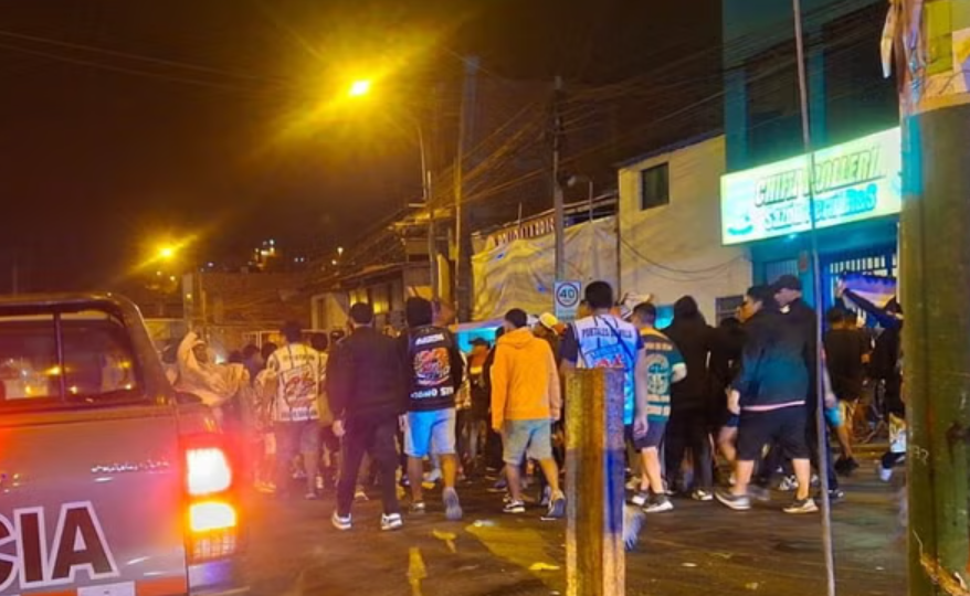 Violentos enfrentamientos entre barristas siembran terror en Chorrillos