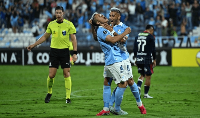 ¡Gran victoria en Matute! Cristal derrota a Junior y se adueña de la punta en la Libertadores