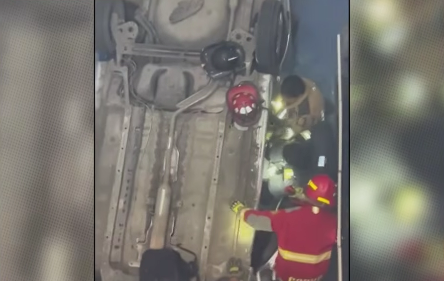 Miraflores: auto cae desde segundo piso de hotel clausurado y deja un herido