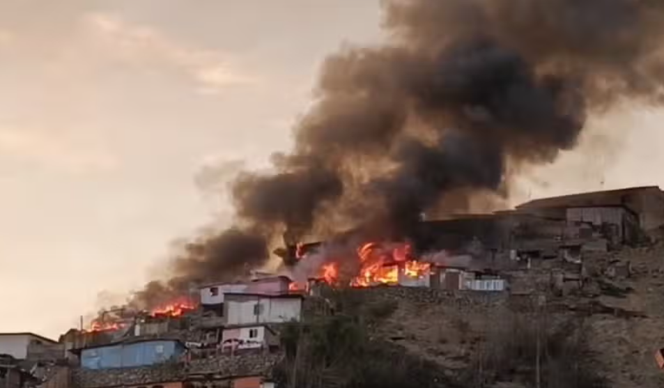 Independencia: incendio consumió viviendas y dejó familias damnificadas