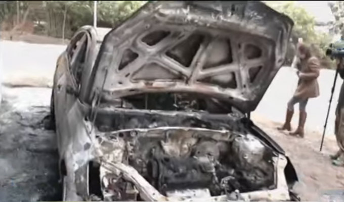 Automóvil  termina completamente quemado en Comas: cerca se encontró un encendedor