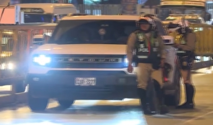 Más de 30 vehículos invaden vía exclusiva del Metropolitano: detectan autos del Estado infraccionando