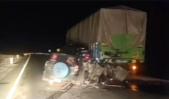 Región Pasco: al menos cuatro muertos y dos heridos graves deja choque de camioneta y tráiler