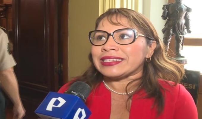 Francis Paredes es investigada por presunta red criminal vinculada a contratos de vuelos médicos