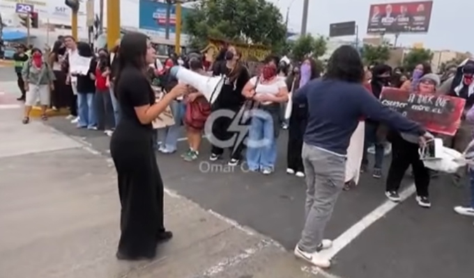 Estudiantes de la PUCP bloquearon la avenida Universitaria en protesta por nuevo sistema de pensiones