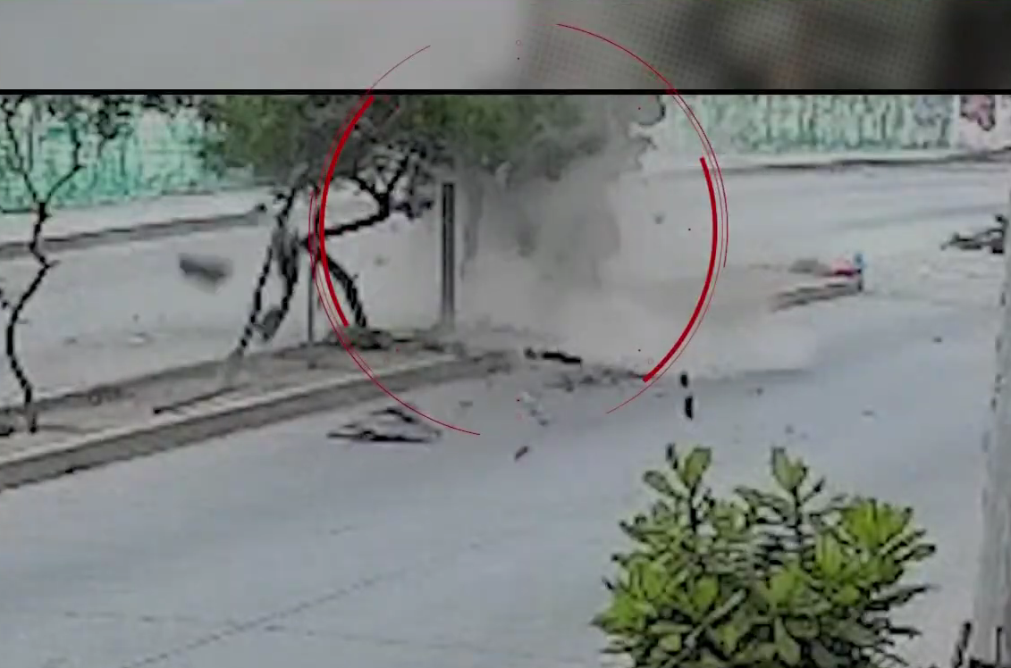 Surco: vehículo se estrella contra poste y conductor resulta herido