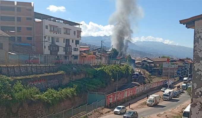 Ferrocarril Trasandino: controlan incendio en la estación San Pedro del centro histórico de Cusco