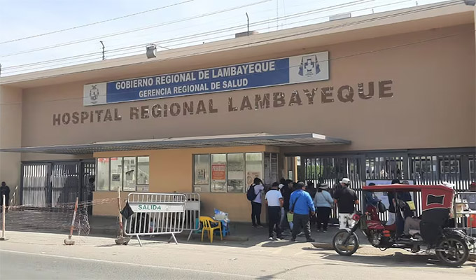 Hospital Regional de Lambayeque al borde del colapso: atienden a enfermos en pasadizos