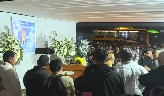 Familiares y amigos dan último adiós a chofer de taxi colectivo asesinado en SJL