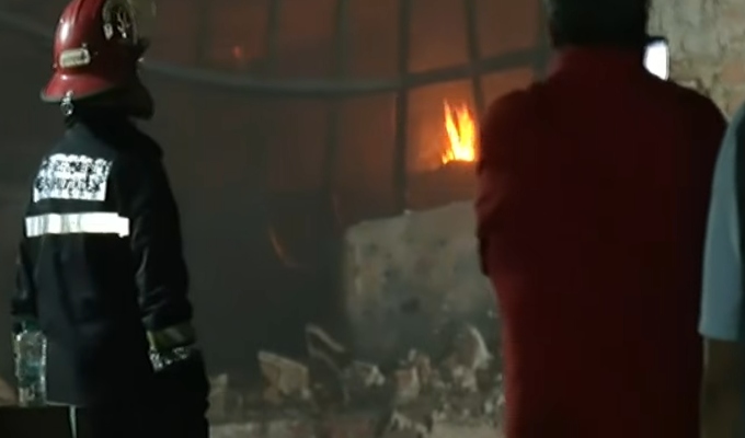 Controlan incendio en almacén de Ate luego de nueve horas