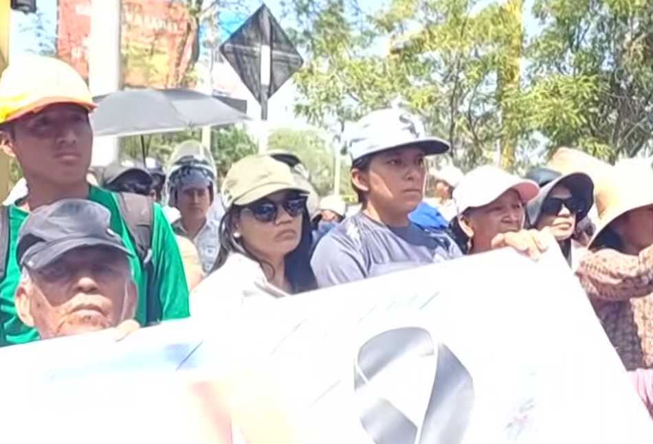Piura: ciudadanos marchan para exigir justicia por asesinato de alcalde de Veintiséis de Octubre