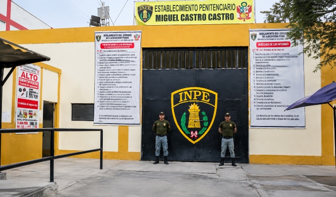 Dejan granada de guerra y mensaje dirigido a interno en puerta del penal Castro Castro