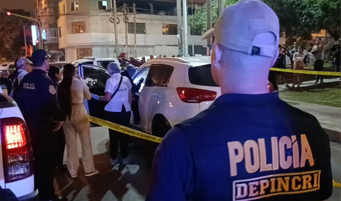 VES: sujeto fue asesinado a balazos cuando conducía su camioneta acompañado de su pareja