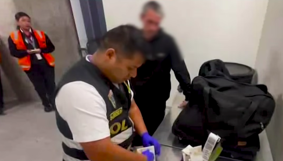 Alerta aeropuerto: capturan a ciudadano europeo con tres presentaciones de droga