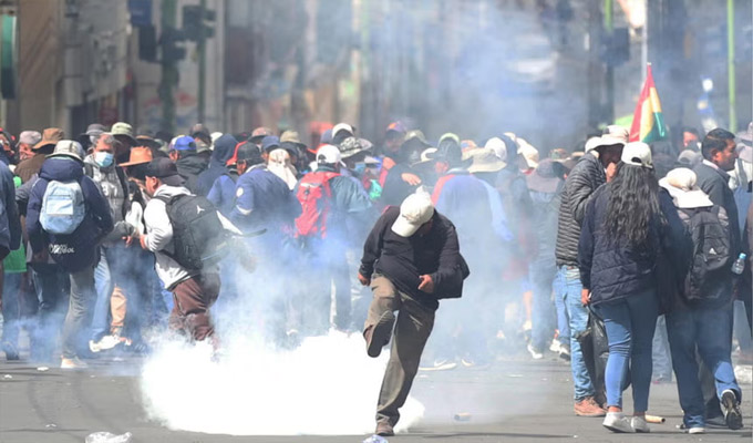 Bolivia: Gobierno no descarta el estado de excepción para hacer frente al bloqueo de carreteras