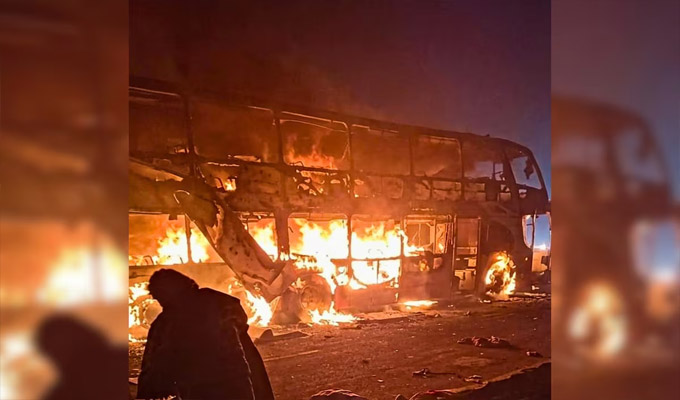 Bus interprovincial se incendia en carretera de Moquegua: cortocircuito habría ocasionado siniestro