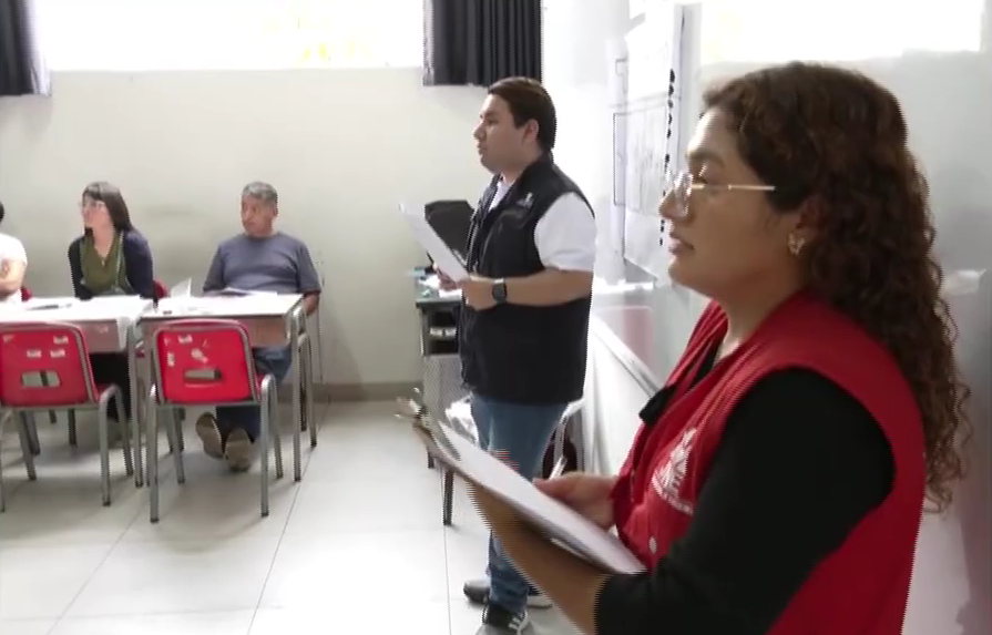 Personal de ONPE capacita a miembros de mesa para la segunda vuelta electoral