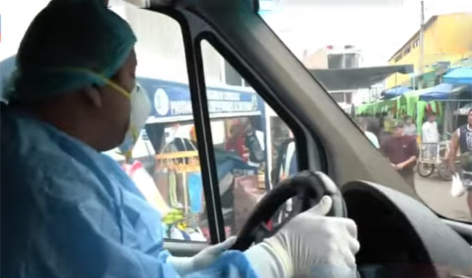 Chorrillos: ambulantes impiden paso de ambulancias hacia centro médico