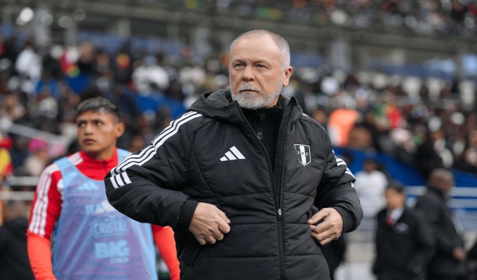 Mano Menezes reafirmó que las puertas del equipo siguen abiertas para todos los jugadores