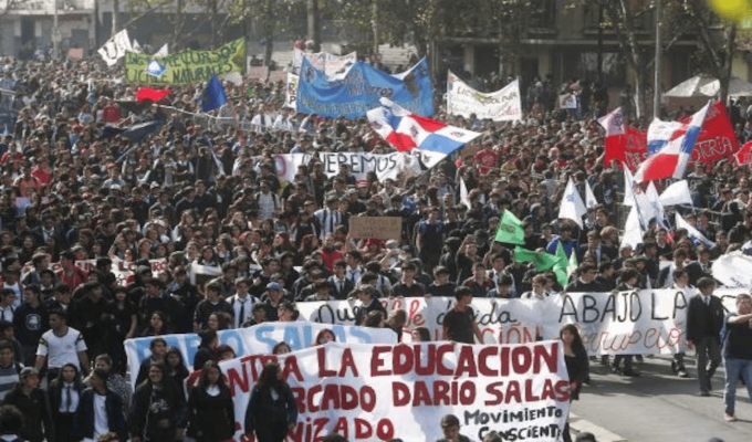 Marcha contra José Antonio Kast en Chile dejó 35 detenidos y varios heridos