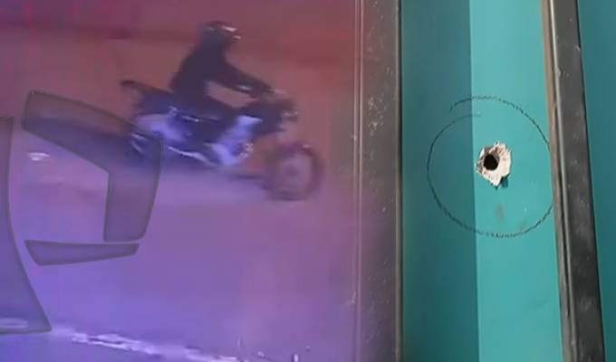 Motociclista dispara contra agencia de transporte en Independencia