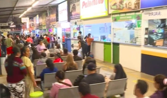 Miles de viajeros parten desde Lima hacia sus regiones para votar en la segunda vuelta