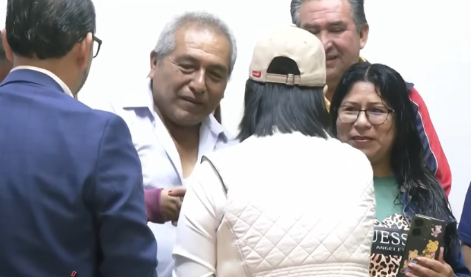 Keiko Fujimori inicia jornada electoral en Villa El Salvador y destaca despliegue de personeros
