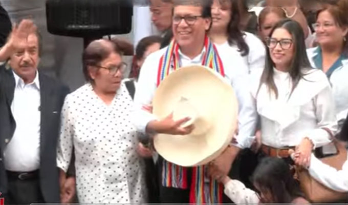 Candidato Roberto Sánchez llegó al penal de Barbadillo donde esperará el flash electoral