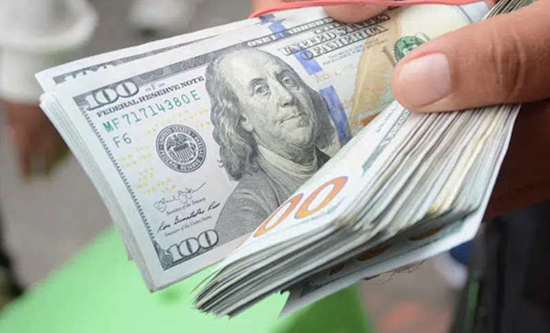 Dólar cierra a la baja y se cotiza en S/3,43 en medio del conteo de votos de la segunda vuelta