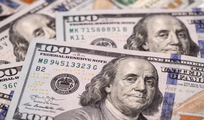 Dólar aumenta por la incertidumbre política tras la segunda vuelta electoral