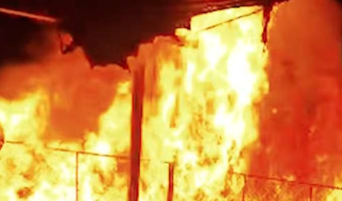 Incendio en quinta de Barrios Altos deja siete viviendas afectadas y 30 damnificados