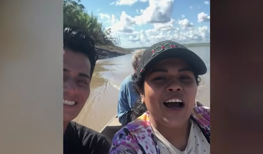 Pucallpa: niña lanza el DNI de su madre al río cuando se dirigían a votar