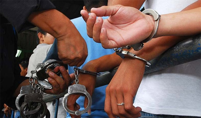Puno: capturan a tres sujetos que trasladaban más de 40 paquetes de droga en una camioneta