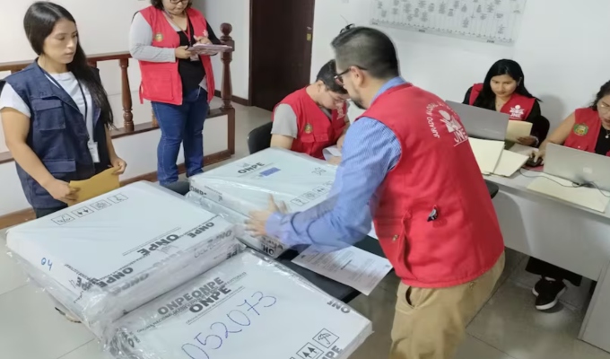 JNE inicia recuento de votos de actas observadas del extranjero