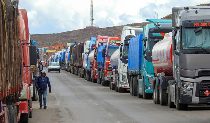 Bolivia: Cruz Roja lleva ayuda humanitaria a camioneros varados desde hace más de un mes