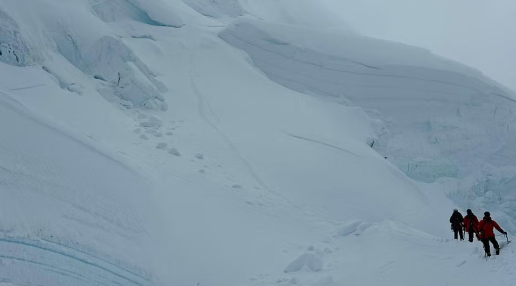 Avalancha en nevado de Huaraz deja dos turistas muertos y un herido