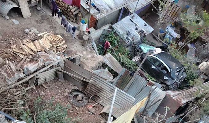Vehículo se despista y cae sobre una vivienda en Junín: accidente deja tres personas fallecidos