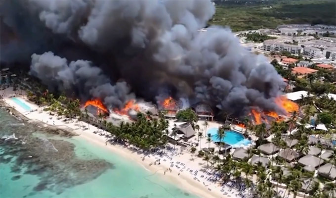 Impactantes imágenes: voraz incendio arrasa un resort de lujo en República Dominicana