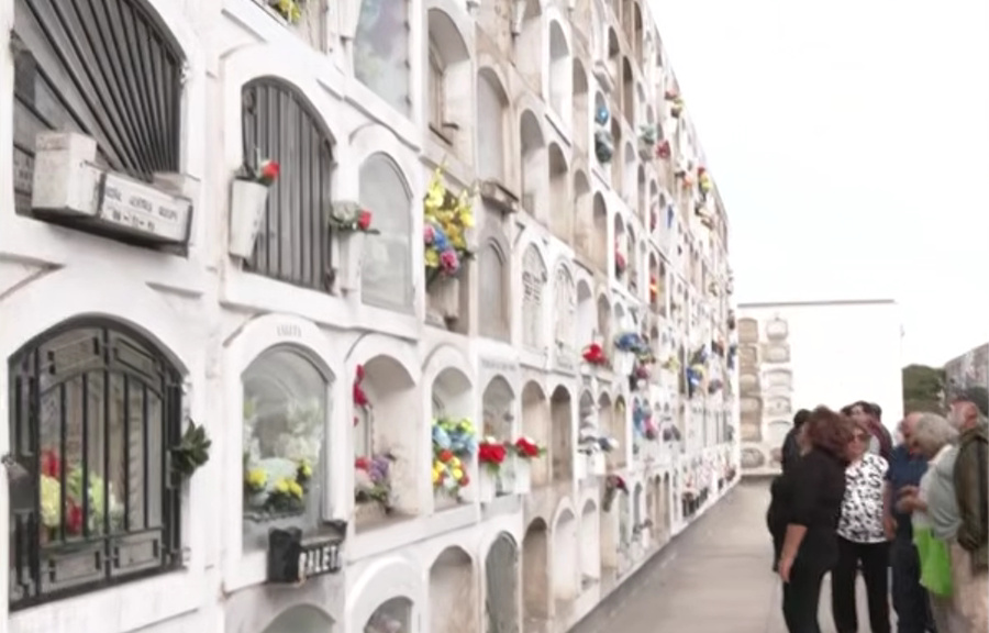 El Agustino: familias acuden al cementerio El Ángel para visitar a papá