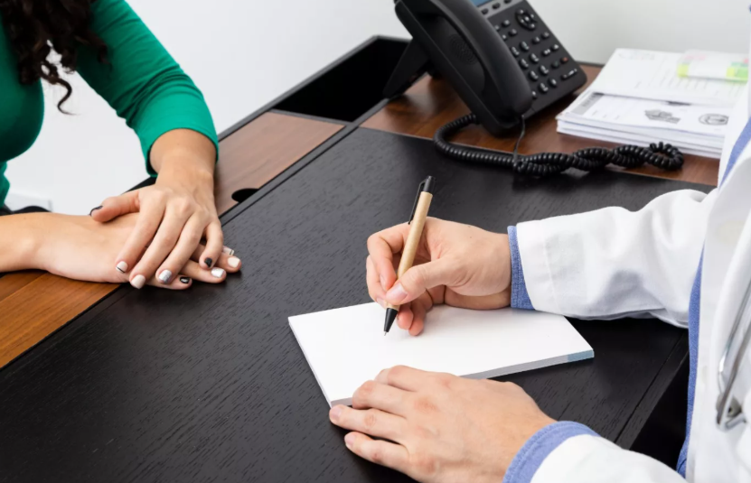 Refuerzan protección laboral para pacientes con cáncer y prohíben despidos por diagnóstico