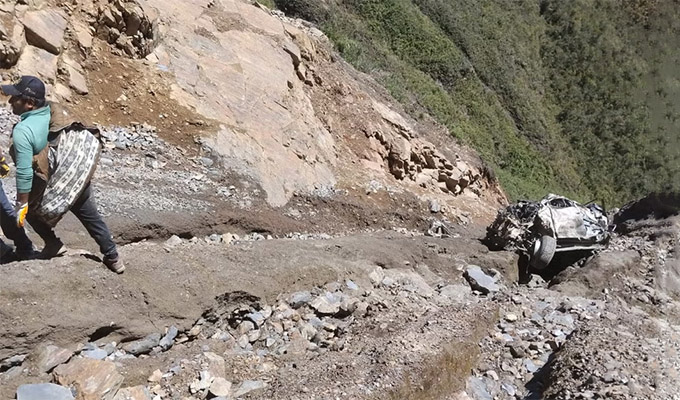 Camioneta se despista y cae a un precipicio en Puno: accidente dejó tres fallecidos