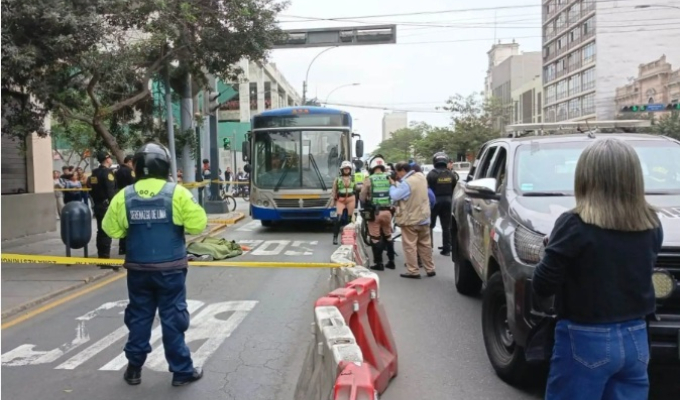 Cercado de Lima: trabajadora de la ATU fallece tras ser atropellada por bus del Corredor Azul